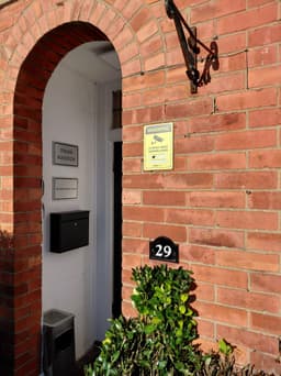 Twink Mansion exterior – entrance