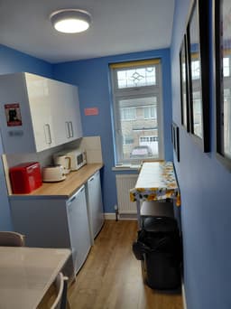 Upstairs breakfast area – table and chairs